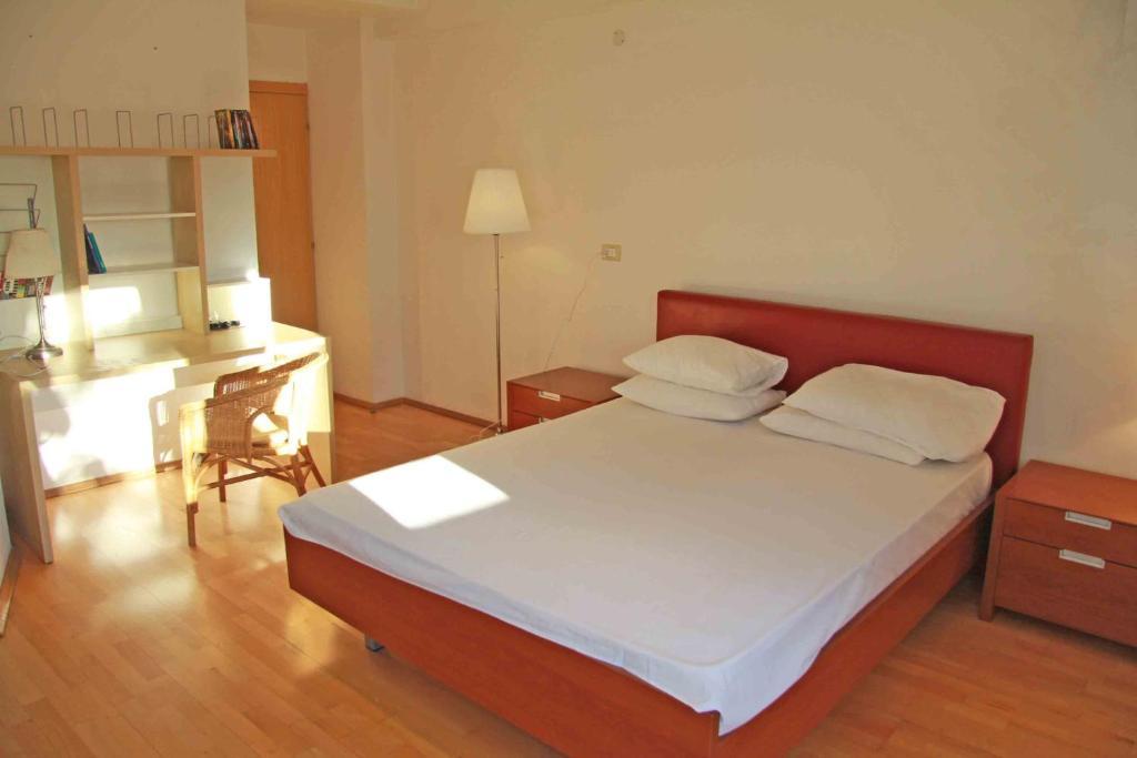 Central Park Bucharest Room photo